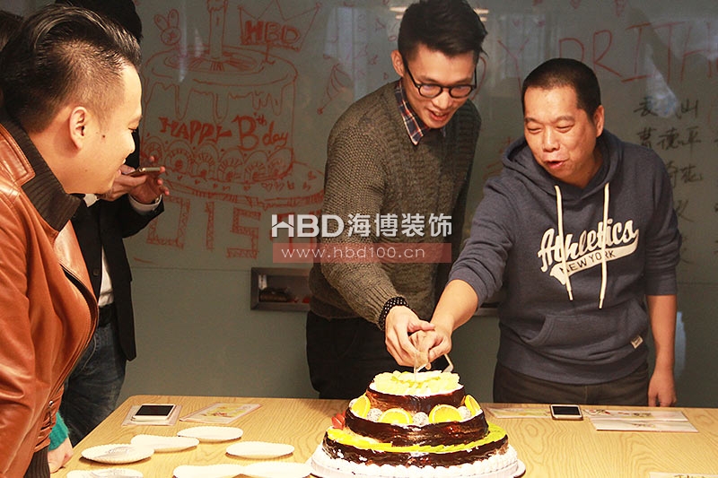 切蛋糕.jpg 切蛋糕.jpg