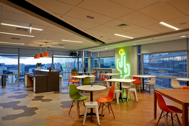 辦公室裝修設(shè)計(jì),IT公司辦公設(shè)計(jì),廣州裝飾公司,海博裝飾.jpg 辦公室裝修設(shè)計(jì),IT公司辦公設(shè)計(jì),廣州裝飾公司,海博裝飾.jpg